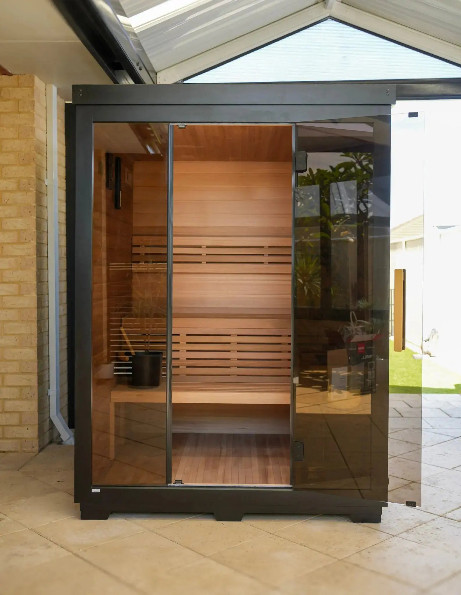 OUTDOOR TRADITIONAL 3-4 PERSON SAUNA Rejuvenex