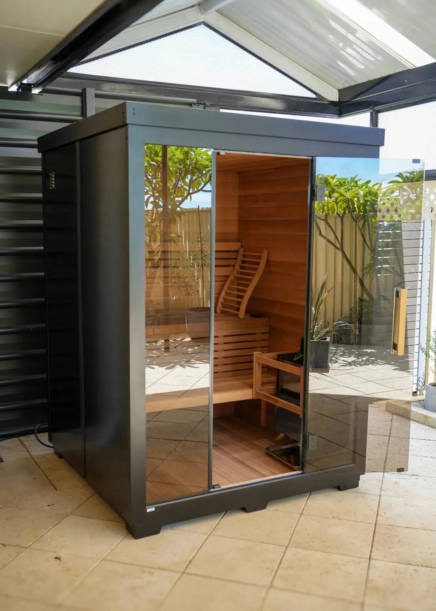 OUTDOOR TRADITIONAL 3-4 PERSON SAUNA Rejuvenex